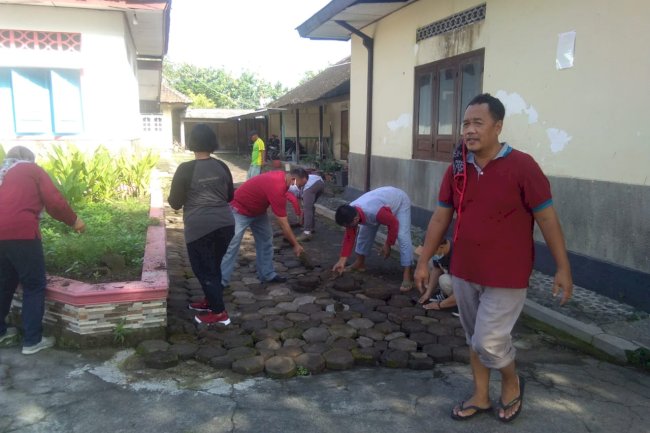 Gotong Royong Kec. Wonosari Dalam Rangka Jumat Bersih, 5 Maret 2021