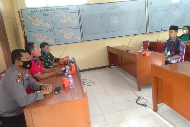 Rapat koordinasi membahas pengawsan dan monitoring kegiatan hajatan tanggal 29 dan 30 Mei 2021 dalam rangka pencegahan penyebaran COVID-19, 28 Mei 2021