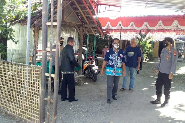 Monitoring persiapan lokasi hajatan warga Jumeneng, Teloyo oleh Camat Wonosari, 8 Juni 2021