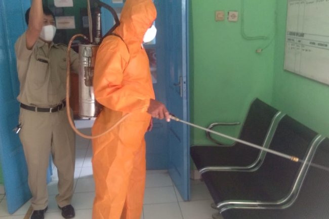 Penyemprotan desinfektan sebagai pengganti apel pagi di Kec. Wonosari, 14 Juni 2021