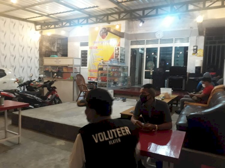 Tanggal 22 Juni 2021 malam sekitar jam 20 30 Camat Wonosari bersama Kapolsek (Forkompimcam) dan Kepala Desa Tegalgondo mendatangi Angkringan krn ada karaoke yg melebihi batas waktu. Karaoke tsbt sifatnya utk menarik pembeli dan pemilik sanggup utk mentaati ketentuan PPKM Mikro