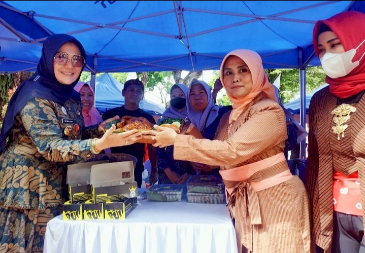 Kecamatan Wonosari mengikuti Bazar UMKM dan senam bersama, dalam rangka memperingati Hari Jadi Kabupaten Klaten ke 218 dan HUT kemerdekaan RI ke 77, 22 Juli 2022
