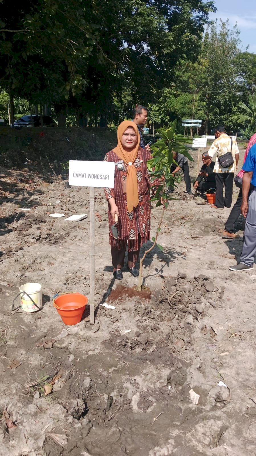 Penanaman Pohon Buah di Desa Bentangan Untuk Membangun Masa Depan yang Lebih Baik