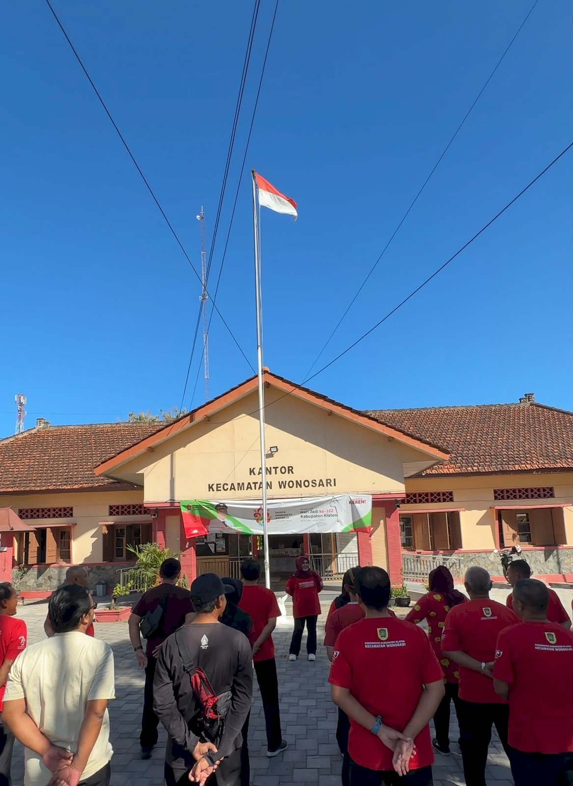 Pelaksanaan jalan bersama di Hari Jum'at agar tetap sehat dan semangat ( SALAM HANGAT)